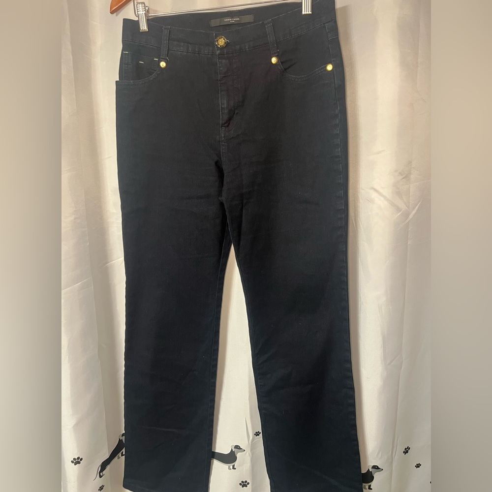 Simon Chang ladies blue jeans. NWOT. Size 10. Boot cut. New